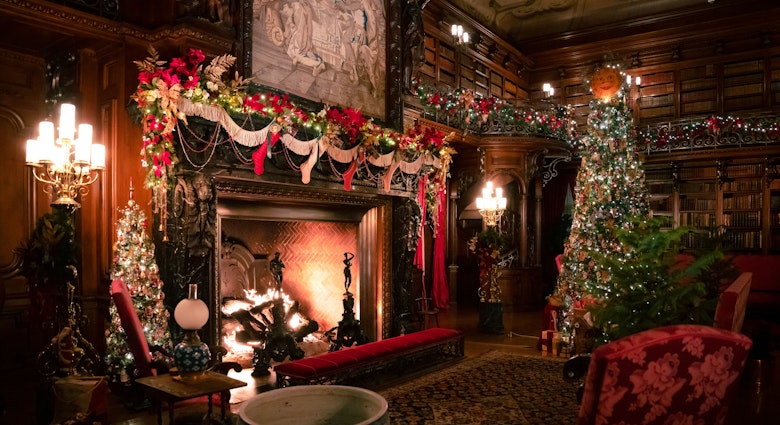 asheville, United States – November 17, 2021: A beautiful shot of a tree Christmas, chairs and lights in Biltmore Estate, Asheville, North Carolina during the Christmas Holidays
asheville, United States – November 17, 2021: A beautiful shot of a tree Christmas, chairs and lights in Biltmore Estate, Asheville, North Carolina during the Christmas Holidays
1452845297
north carolina, tree christmas, lights, retro, urban, chairs, interior, photos, images, home, building, background, style, wall, outdoor, landmark, beautiful, texture, light