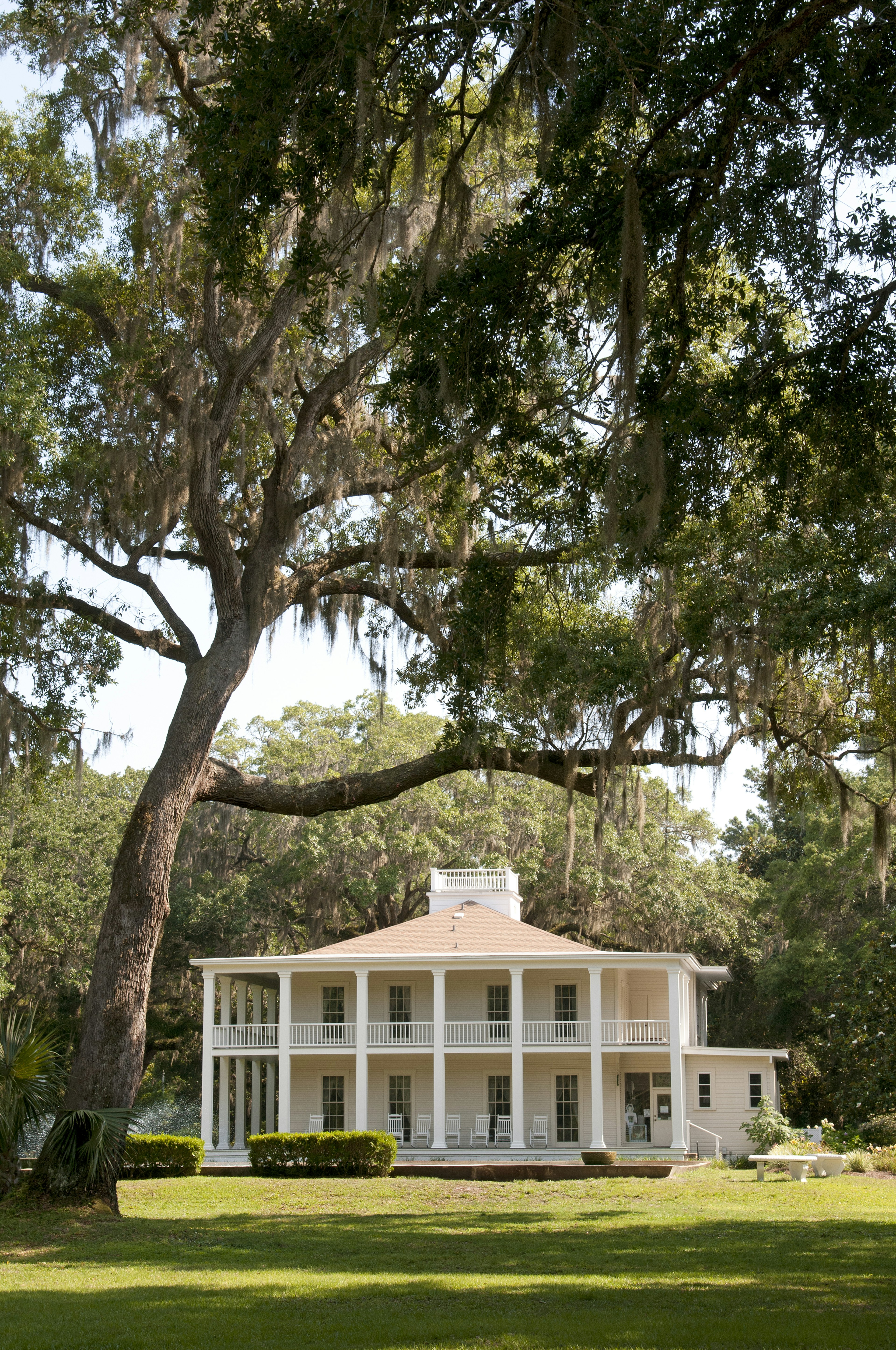 Historic Wesley House is the centerpiece of Eden Gardens State Park © Universal Images Group / Getty Images