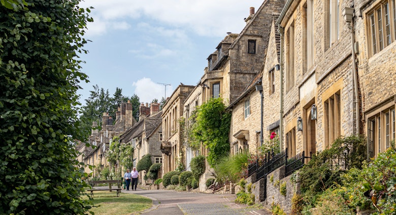 Burford is a town on the River Windrush, in the Cotswold hills, in the West Oxfordshire district of Oxfordshire, England. It is often referred to as the 'gateway' to the Cotswolds, UK 27 July 2021. License Type: media Download Time: 2023-03-28T06:39:39.000Z User: Is Editorial: Yes purchase_order: